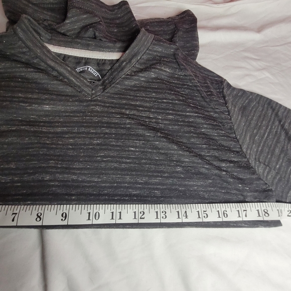 Dikotomy men's medium dark gray and heather gray shirt - Picture 6 of 7